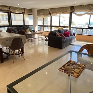 4 Bedroom Close By In Apartment